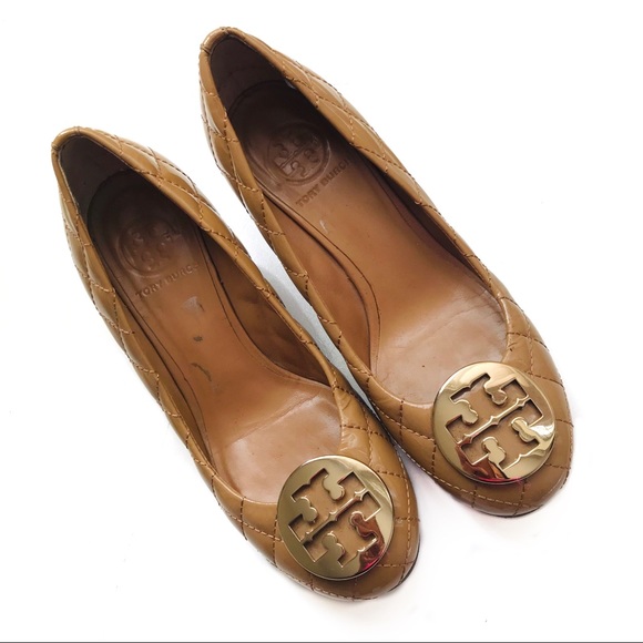 TORY BURCH Natural Quinn Quilted Leather Wedge - Picture 2 of 8